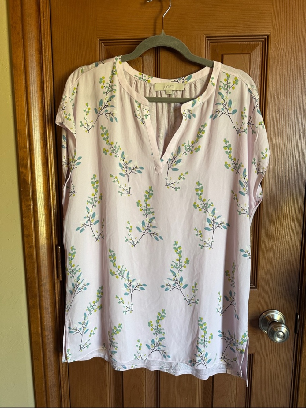 LOFT Light Pink Floral Split-Neck Tunic Top, size Large